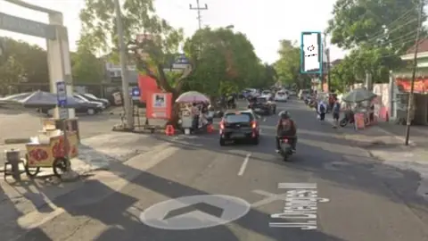Baliho 4 × 2 m di Jl. Ronggowarsito (Dari Arah Mangkunegaran Menuju ke Solo Paragon Mall), Jawa Tengah
