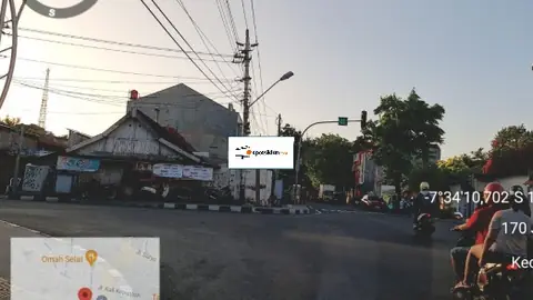 Baliho 2 × 4 m di Jl. Ir Juanda (Arah Pusat Kota Solo, Arah Pasar Gede), Jawa Tengah