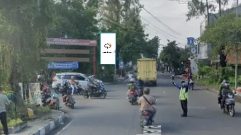 Baliho 2 × 4 m di Jl. Bhayangkara (Depan SMA N 7 SKA, Arah Solo Baru), Jawa Tengah