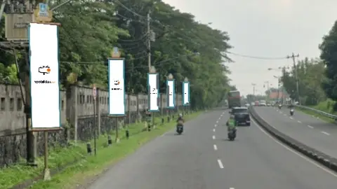 Baliho 3 × 1 m di Jalan. A. Yani (Area Utara Balaikambang Dari Arah Timur), Solo, Jawa Tengah