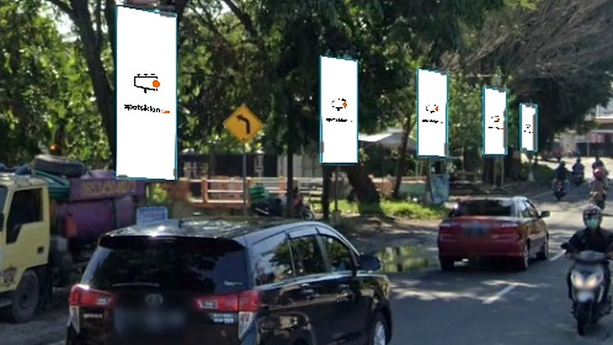 Baliho 3 × 1 m di Jl. Juanda (Area Timur Perempatan Nglipakan), Solo, Jawa Tengah