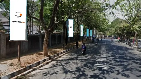 Baliho 3 × 1 m di Jalan. Ki Hajar Dewantara (Area Belakang UNS), Solo, Jawa Tengah