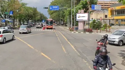 Videotron 3 × 1,5 m di Jl. Slamet Riyadi (Dekat Gereja Katolik St. Petrus Gendengan), Solo, Jawa Tengah