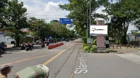 Videotron 3 × 1,5 m di Jl. Slamet Riyadi (Area Sriwedari Solo), Jawa Tengah