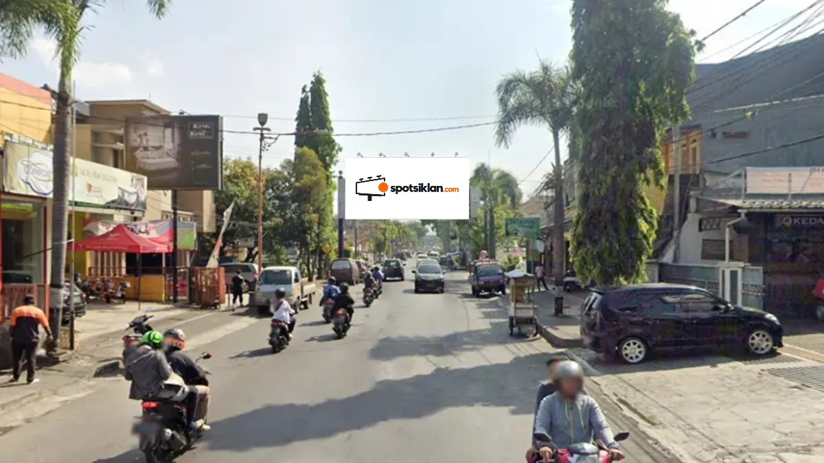 Bando Jalan 5 × 10 m di Jl. Pangeran Geusan Ulun, Sumedang, Jawa Barat