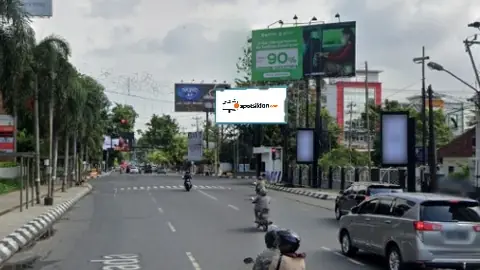 Billboard 4 × 8 m di Jl. Gajahmada (Area Perempatan Kampung Kali (Atas Pos Polisi)), Semarang, Jawa Tengah