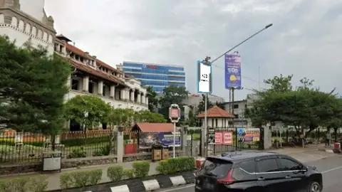 Billboard 10 × 5 m di Jl. Pandanaran (Samping Lawang Sewu), Semarang, Jawa Tengah