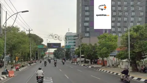 Billboard 10 × 5 m di Jl. Pemuda (Arah Tugu Muda Semarang), Jawa Tengah