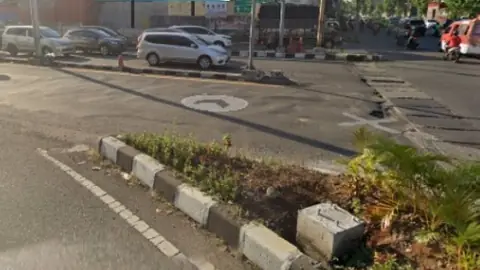 Billboard 8 × 16 m di Jl. Brigjen Sudiarto (Lampu Merah Gayamsari), Semarang, Jawa Tengah