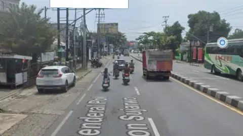 Billboard 5 × 10 m di Jl. Setia Budi (Area depan Transmart Setiabudi), Semarang, Jawa Tengah