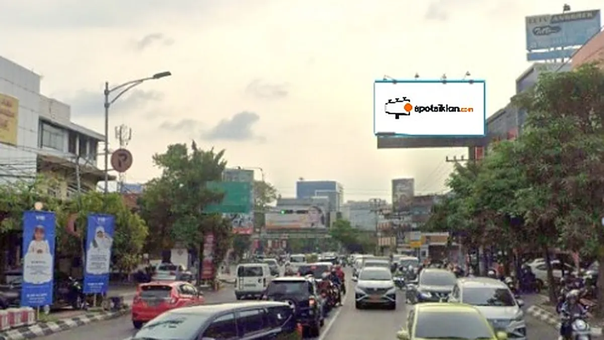 Billboard 5 × 10 m di Jl. Brigjend Katamso (Perempatan Bangkong Arah Simpang Lima), Semarang, Jawa Tengah