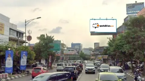 Billboard 5 × 10 m di Jl. Brigjend Katamso (Perempatan Bangkong Arah Simpang Lima), Semarang, Jawa Tengah
