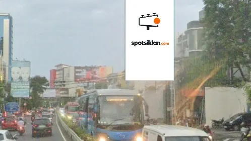 Billboard 5 × 10 m di Jl. Pandanaran (Depan Holland Bakery, Arah Simpang Lima), Semarang, Jawa Tengah