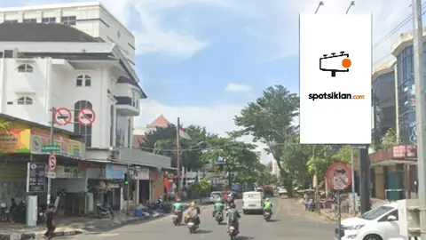 Billboard 8 × 4 m di Jl. Imam Bonjol (Perempatan Oasis), Semarang, Jawa Tengah