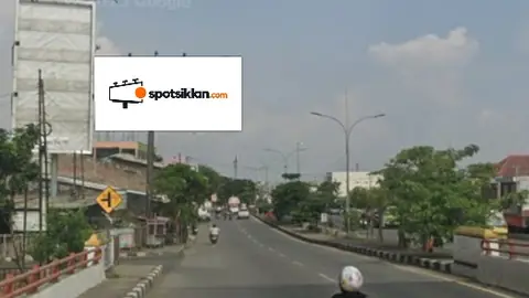 Billboard 10 × 5 m di Jl. Kaligawe Raya (Pertigaan Barito, Sebrang Pasar Waru), Semarang, Jawa Tengah