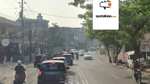 Baliho 6 × 4 m di Jl. Tentara Pelajar (Lampu merah Taman Ganesha), Semarang, Jawa Tengah