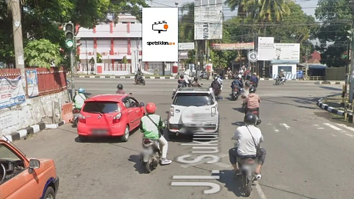 Baliho 4 × 6 m di Jl. Perintis Kemerdekaan (Area Pertigaan Sukun), Semarang, Jawa Tengah