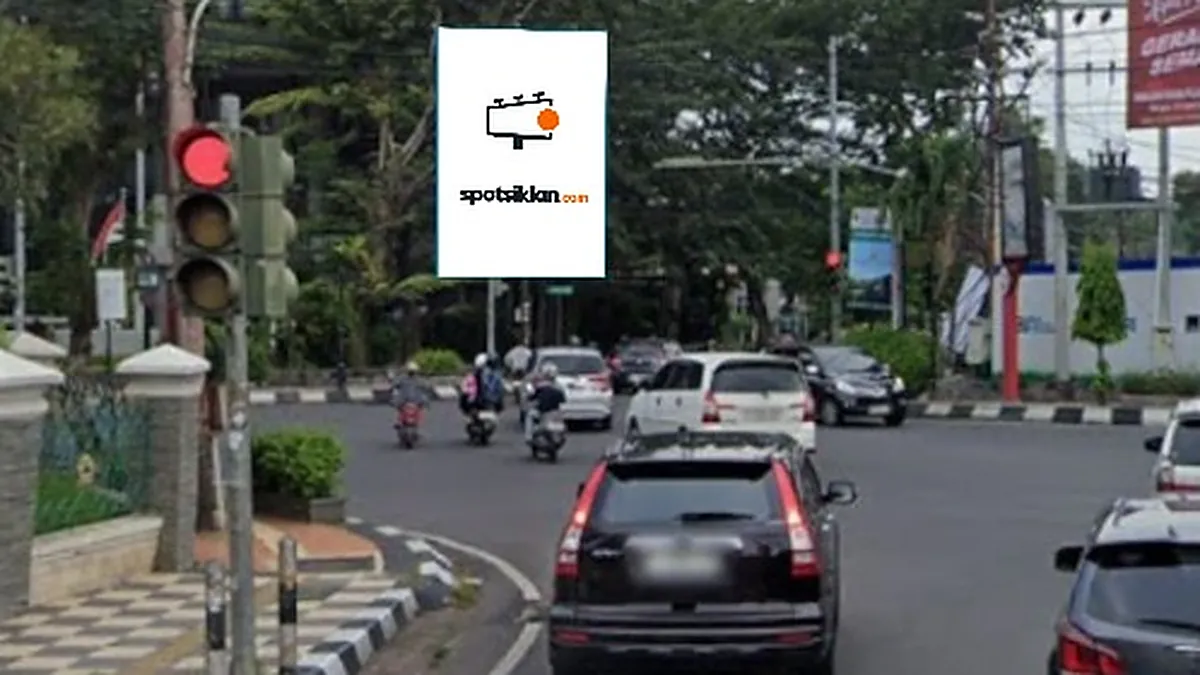 Baliho 4 × 6 m di Jl. Erlangga Timur (Pertigaan Jl. Diponegoro), Semarang, Jawa Tengah