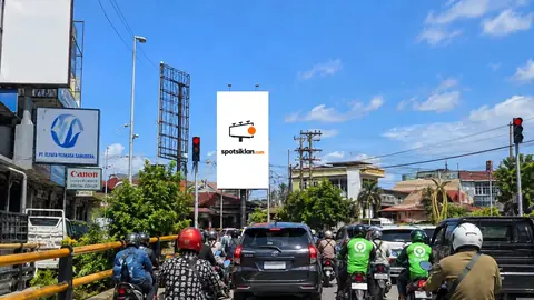 Billboard 5 × 10 m di Jl. Slamet Riyadi Pertigaan, Samarinda, Kalimantan Timur