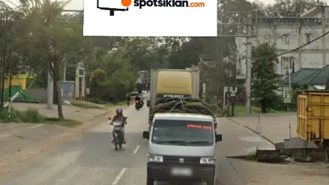 Bando Jalan 5 × 10 m di Jl. Jend. Sudirman No. 40 (Depan Kantin Sahabat, dari Sanggau ke Sintang), Kalimantan Barat