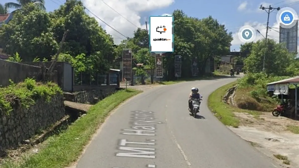Baliho 4 × 6 m di Jl. MT. Haryono (Depan Losmen Yoly), Sintang, Kalimantan Barat