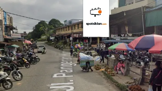 Baliho 4 × 6 m di Jl. Pattimura (Area Pusat Rakyat Impres), Sintang, Kalimantan Barat