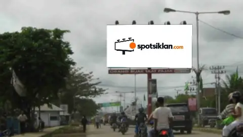 Billboard 5 × 10 m di Jl. Basuki Rahmat (Area Perempatan Depan Bank Mandiri, Arah dari Kota Sorong), Papua Barat