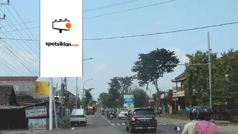 Billboard 8 × 4 m di Jl. Raya Solo-Sragen (Lampu Merah Perempatan Nguwer Sragen, Hadap Selatan), Jawa Tengah