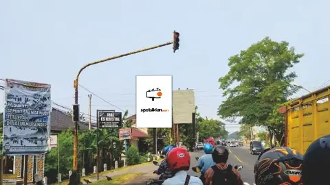 Baliho 4 × 6 m di Jl. Raya Sragen-Ngawi (Pertigaan Palddaplang), Jawa Tengah