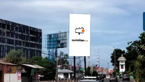 Billboard 8 × 4 m di Jl. Jend. Sudirman (dari Terminal Pakupatan menuju Alun-alun Serang), Banten