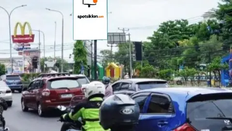 Billboard 10 × 5 m di Dari Arah Jl. Jend Sudirman menuju Alun - Alun Barat Kota Serang, Banten