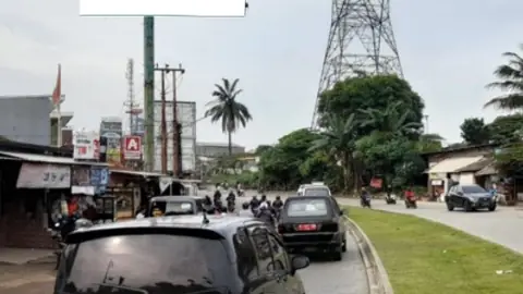 Billboard 4 × 8 m di Jl. Raya Cisauk Lapan (dari Pasar Intermoda Cisauk menuju Stasiun Cisauk), Kabupaten Tangerang, Banten