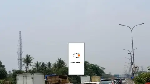 Billboard 6 × 12 m di Jl. Tangerang Merak Pasir Jaya (dari Tangerang menuju Gerbang Tol Cikupa, Serang), Banten