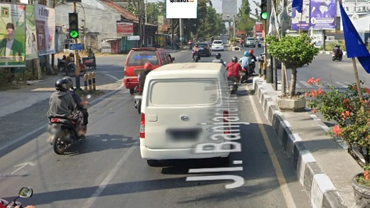 Baliho 6 × 4 m di Jl. Banjaranyar-Tegal (Perempatan Procot Slawi), Jawa Tengah