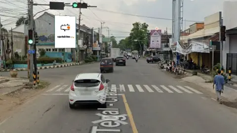 Baliho 4 × 6 m di Jl. Jenderal Sudirman (Dari Kota Tegal ke Bumiayu, Dekat St. Slawi), Jawa Tengah