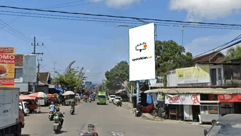 Baliho 6 × 4 m di Jl. Raya Bandung (Area Pertigaan Pasar Bandung Tulungagung), Jawa Timur