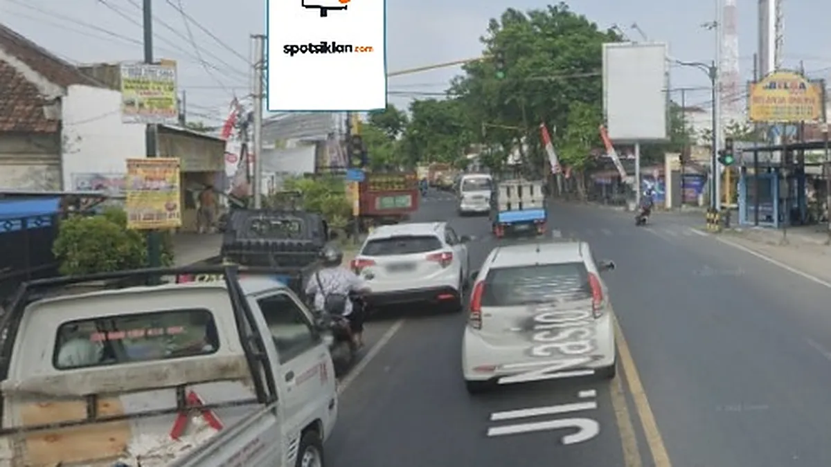 Baliho 6 × 4 m di Jl. Dr Sutomo (Area Perempatan Gleduk, Dari Trenggalek), Tulungagung, Jawa Timur