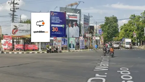Baliho 6 × 4 m di Jl. PB Sudirman (Perempatan Rumah Sakit Lama/Lawas), Tulungagung, Jawa Timur