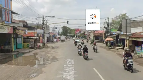 Baliho 4 × 6 m di Jl. KHR Abdul Fatah (Perempatan Pasar Ngemplak Tulungagung), Jawa Timur