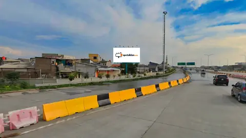 Billboard 5 × 10 m di Jl. Tol Kunciran - Exit Benda Utama, View menuju Bandara Soekarno Hatta, Tangerang, Banten