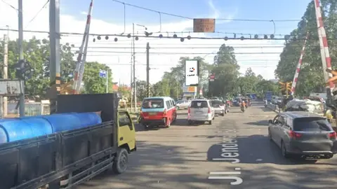 Billboard 5 × 10 m di Jl. Jend. Sudirman (dari arah Bandara Soetta menuju Tangerang), Banten
