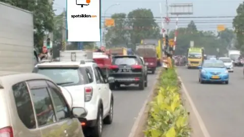 Billboard 10 × 5 m di Pertigaan Jl. Jenderal Sudirman, Tangerang, Banten