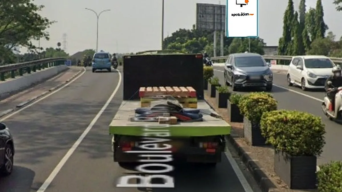 Billboard 5 × 10 m di Jl. Boulevard Bintaro Jaya (Dari Tol Parigi, Graha Regency menuju Jakarta, Mall Xchange Bintarora), Tangerang Selatan, Banten