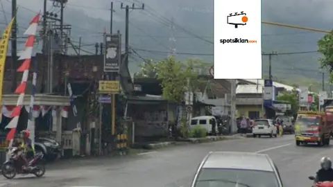 Billboard 8 × 4 m di Jl. Raya Tulungagung (Area Perempatan Pogalan), Trenggalek, Jawa Timur