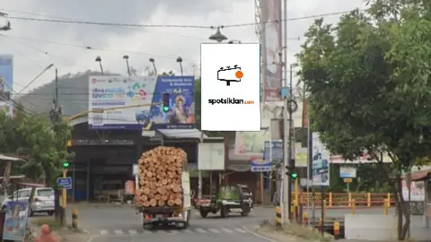 Baliho 4 × 6 m di Jl. Raya Tulungagung-Trenggalek (Pertigaan Jarakan), Jawa Timur