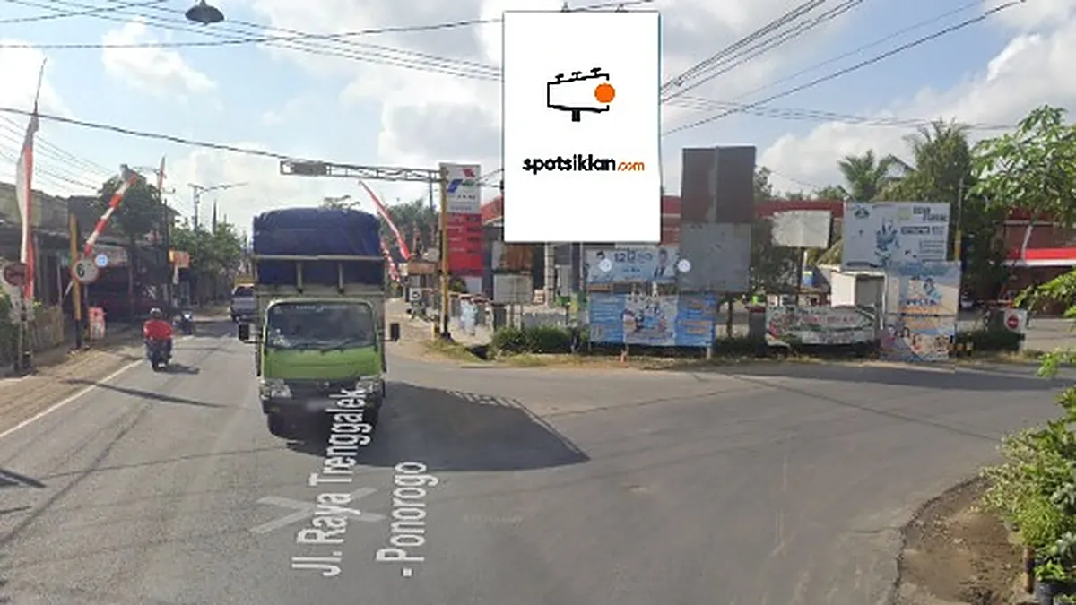 Baliho 4 × 6 m di Jl. Raya Trenggalek - Ponorogo (Pertigaan Pom Bensin Tugu), Jawa Timur