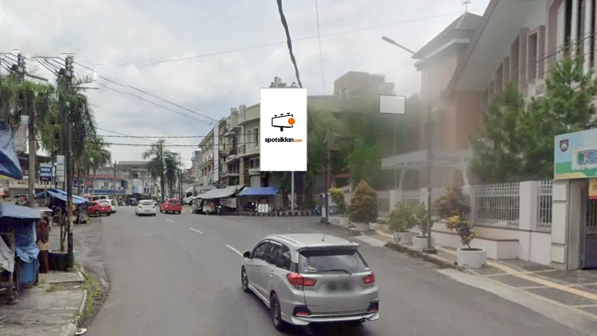Billboard 4 × 8 m di Jl. Veteran, Tasikmalaya, Jawa Barat
