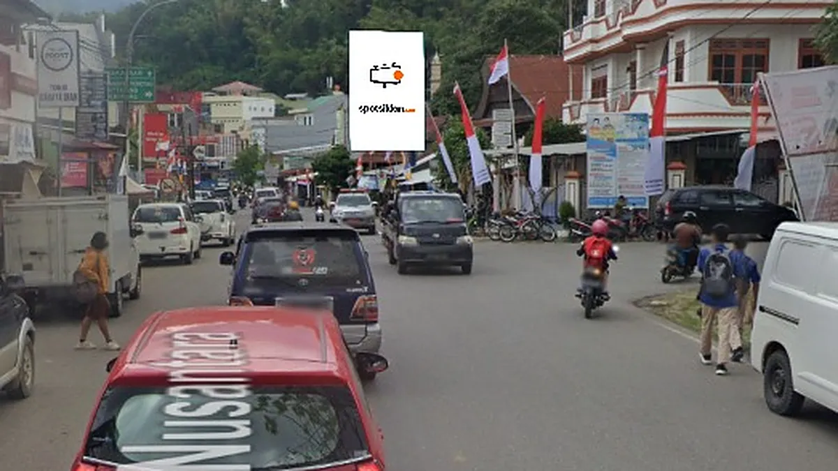 Baliho 4 × 6 m di Jl. Nusantara (Arah Gedung Tammuan Mali', Makale), Tana Toraja, Sulawesi Selatan