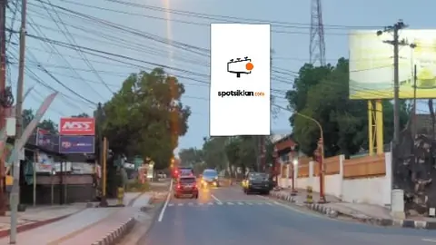 Billboard 5 × 10 m di Jl. Wonogiri-Solo (Bundaran Tugu Adipura), Jawa Tengah