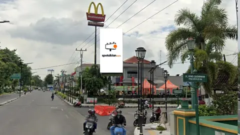 Billboard 4 × 8 m di Jl. Jend. Sudirman, Depan Mc. Donald Gondolayu, Yogyakarta, DI Yogyakarta